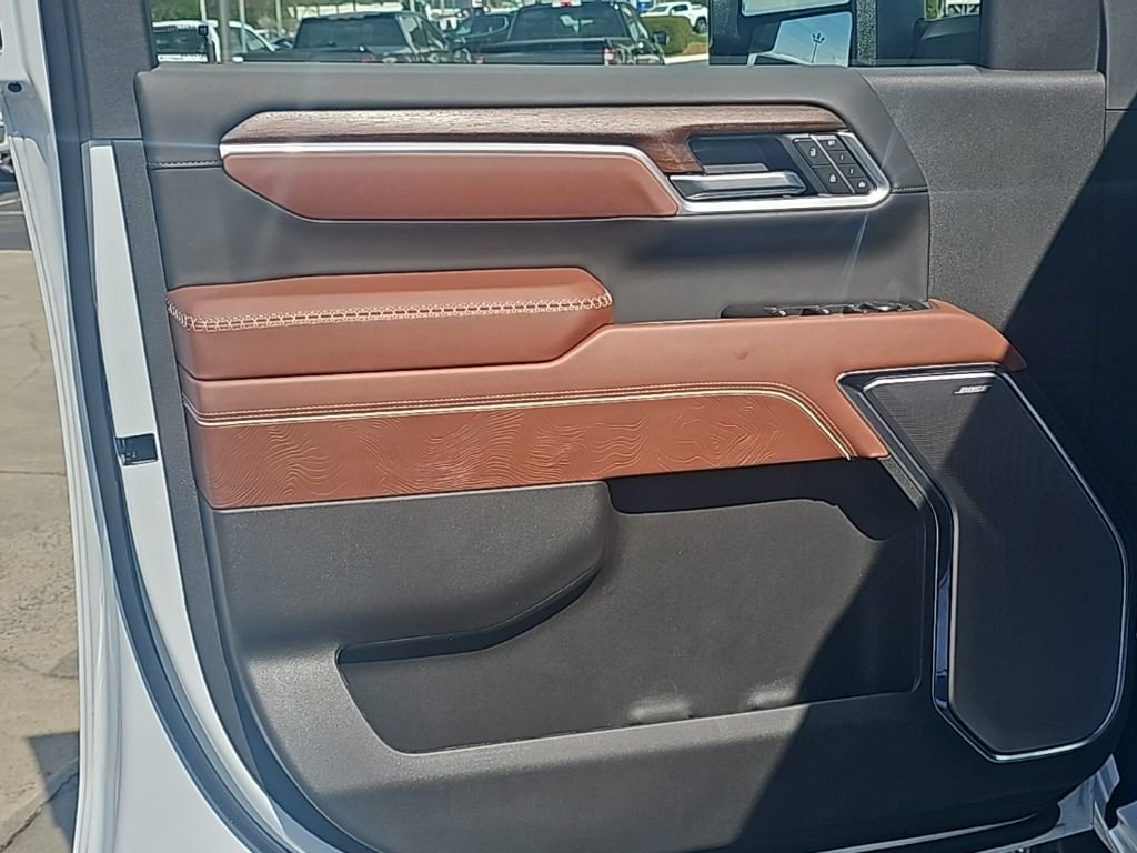 New 2026 GMC Sierra 3500 Denali Ultimate w/ LPO, Black Badging Package image 9