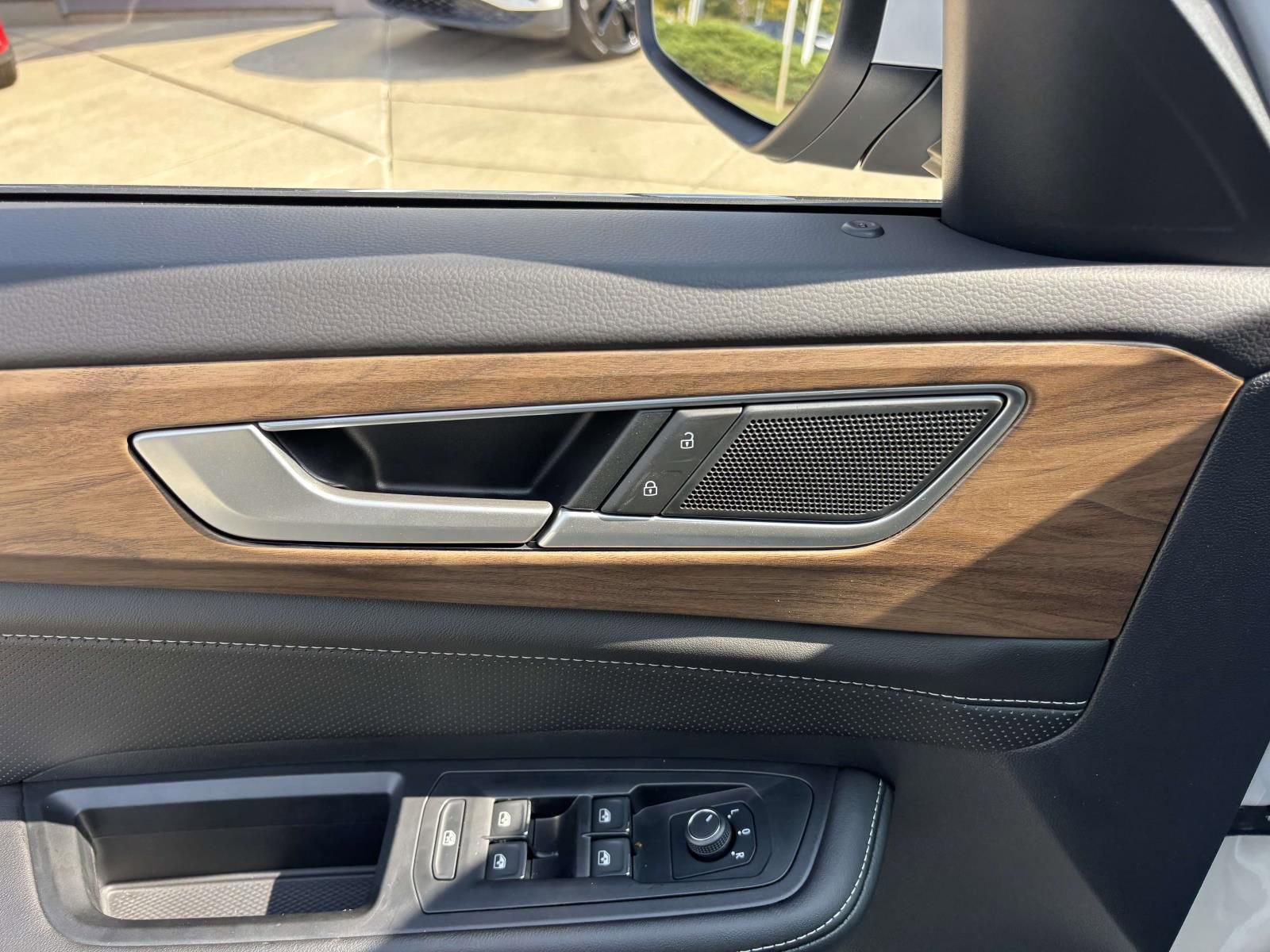 New 2026 Volkswagen Atlas SE image 12