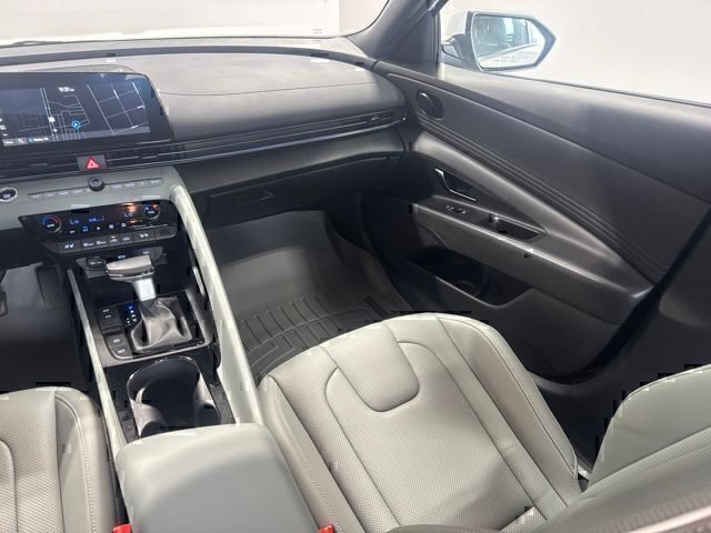 Certified 2025 Hyundai Elantra Limited FWD image 24