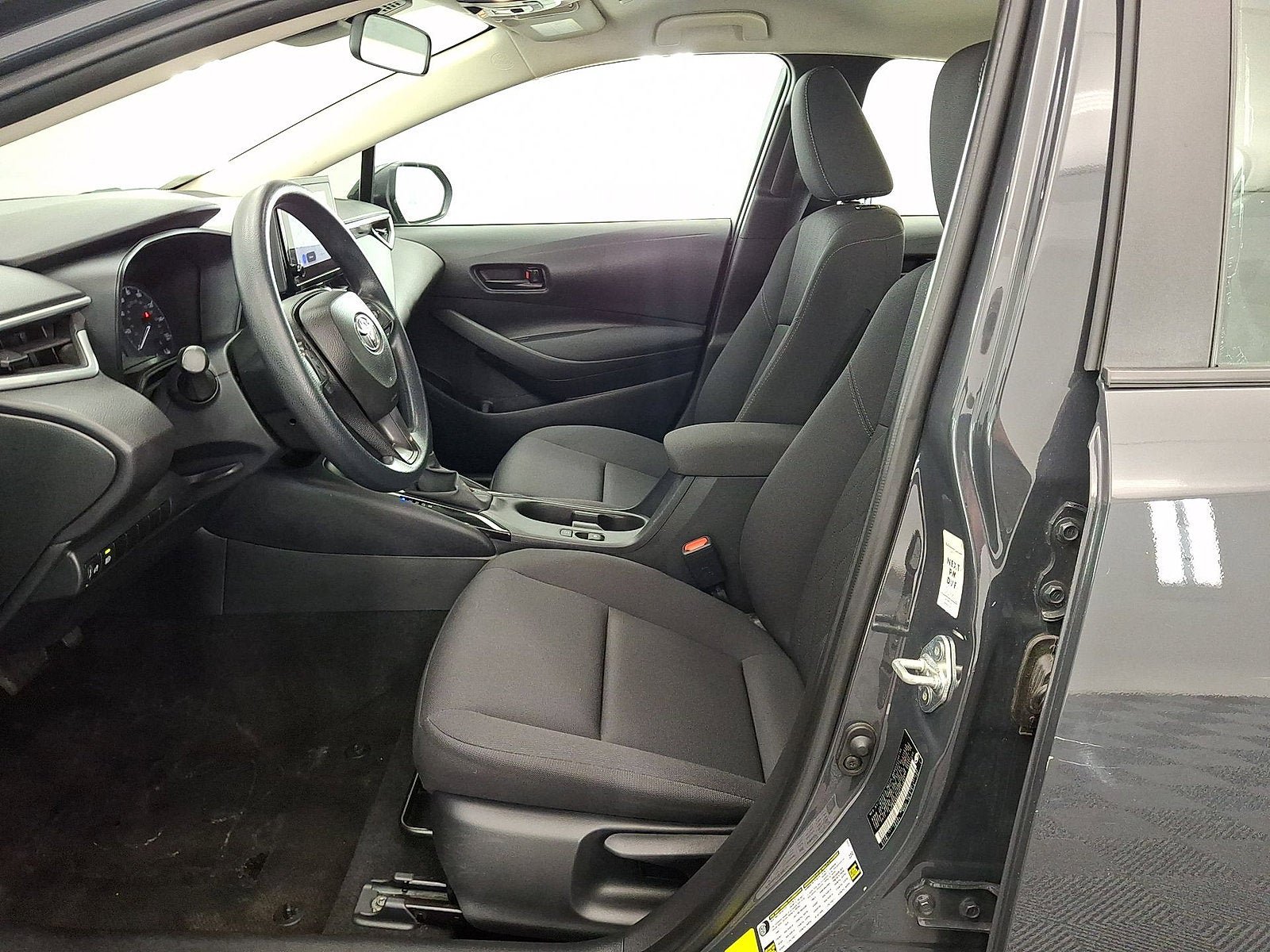 Certified 2024 Toyota Corolla LE FWD image 3