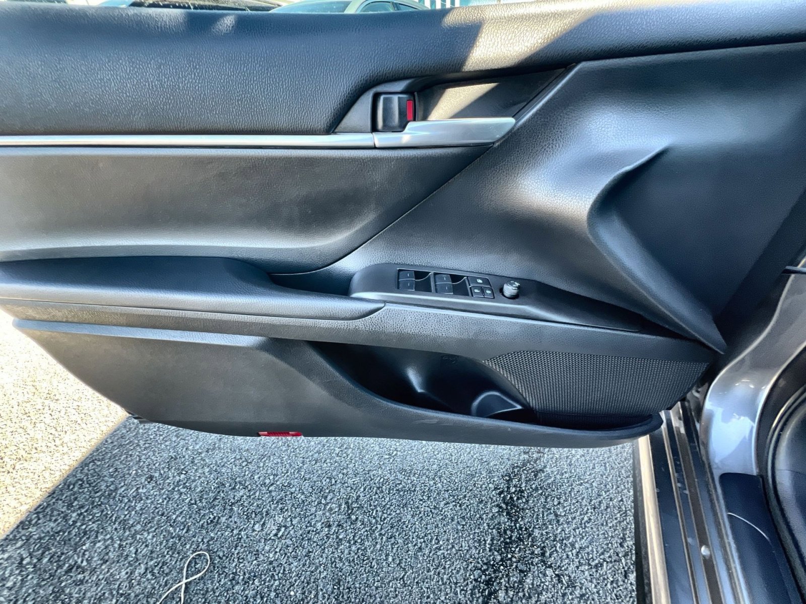 Used 2023 Toyota Camry SE w/ Convenience Package image 15