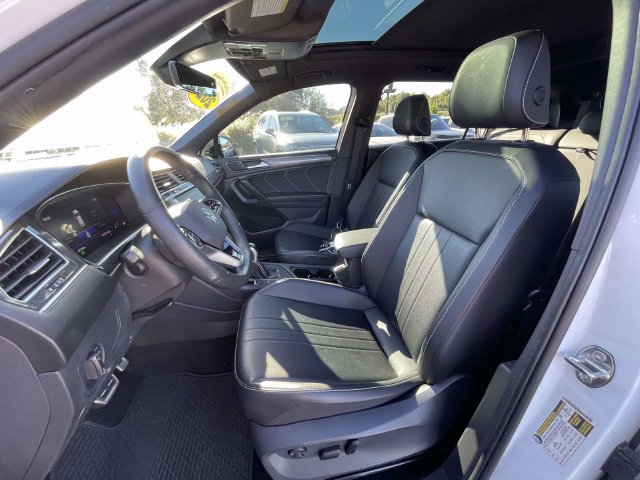 Certified 2023 Volkswagen Tiguan SE R-Line FWD image 17