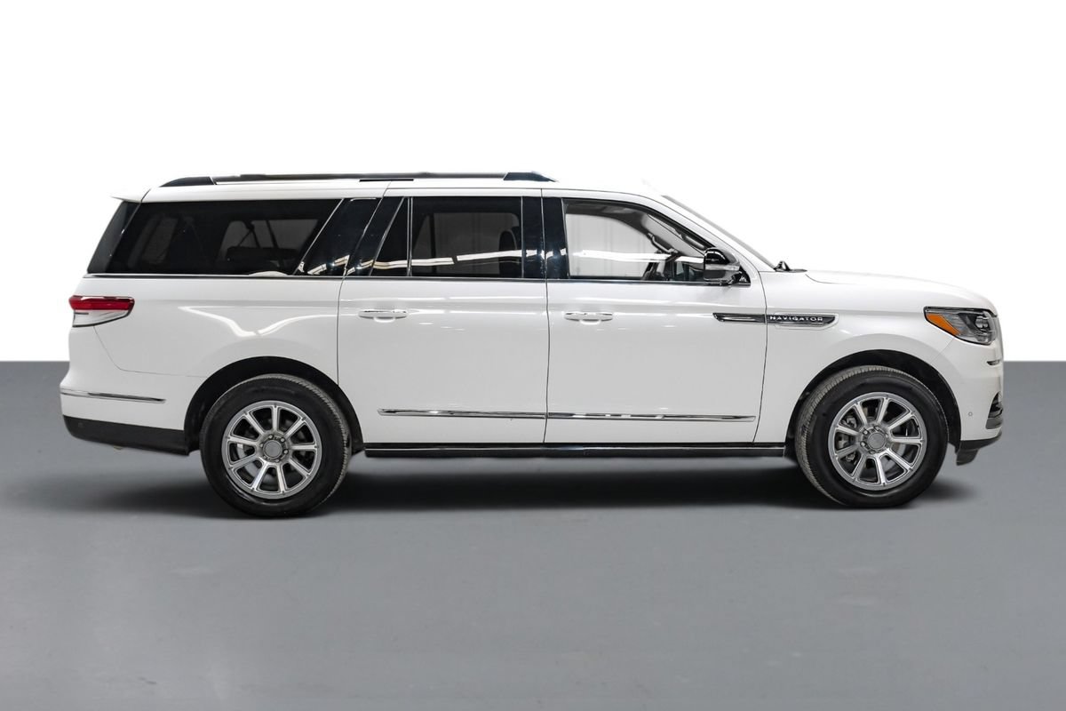 Used 2022 Lincoln Navigator L Reserve AWD/4WD image 5