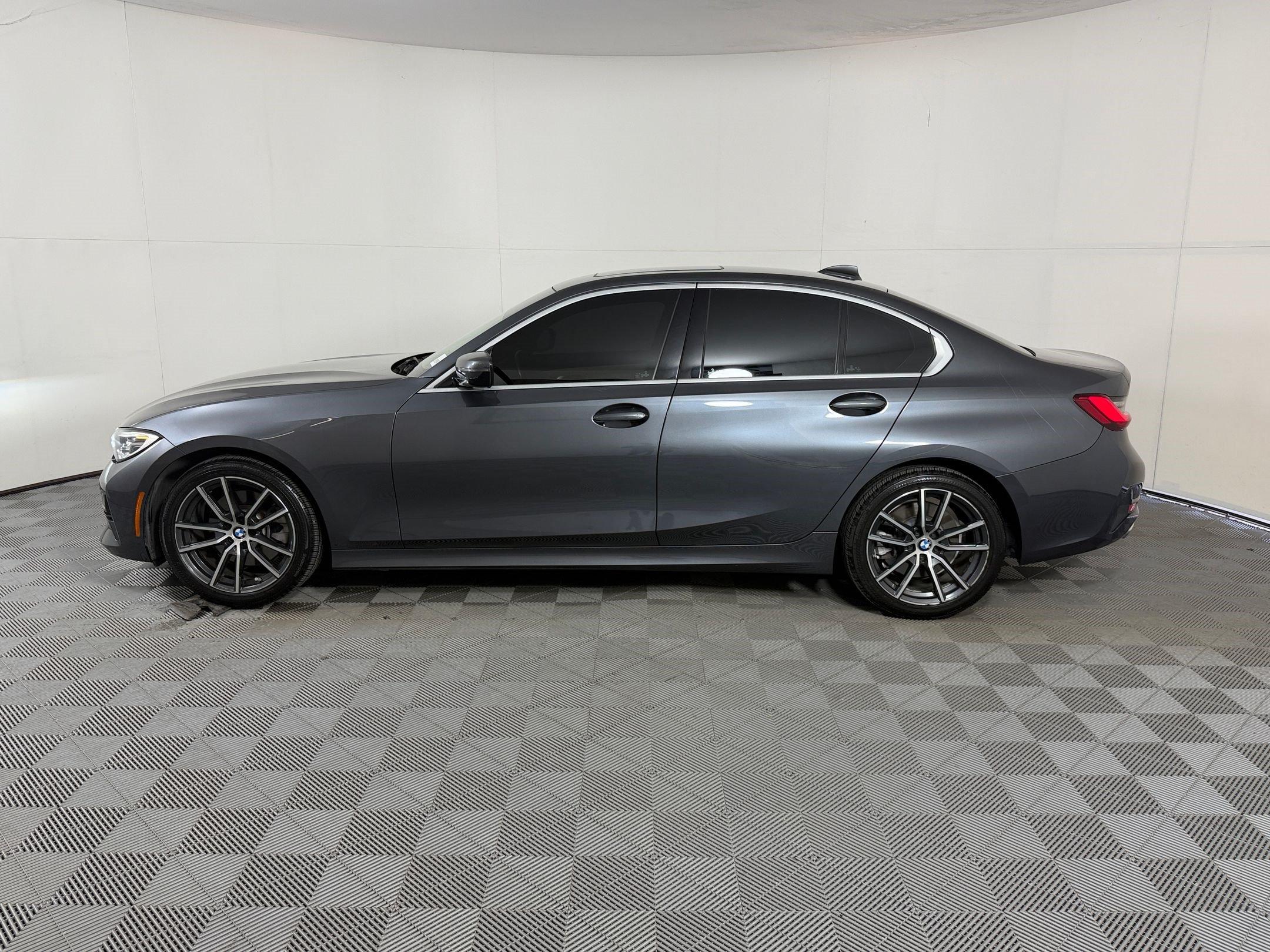 Used 2020 BMW 330i Sedan w/ Convenience Package RWD image 2