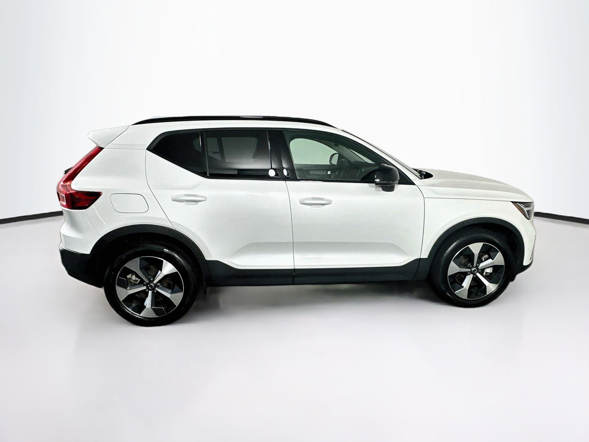 Used 2026 Volvo XC40 B5 Plus AWD/4WD image 10