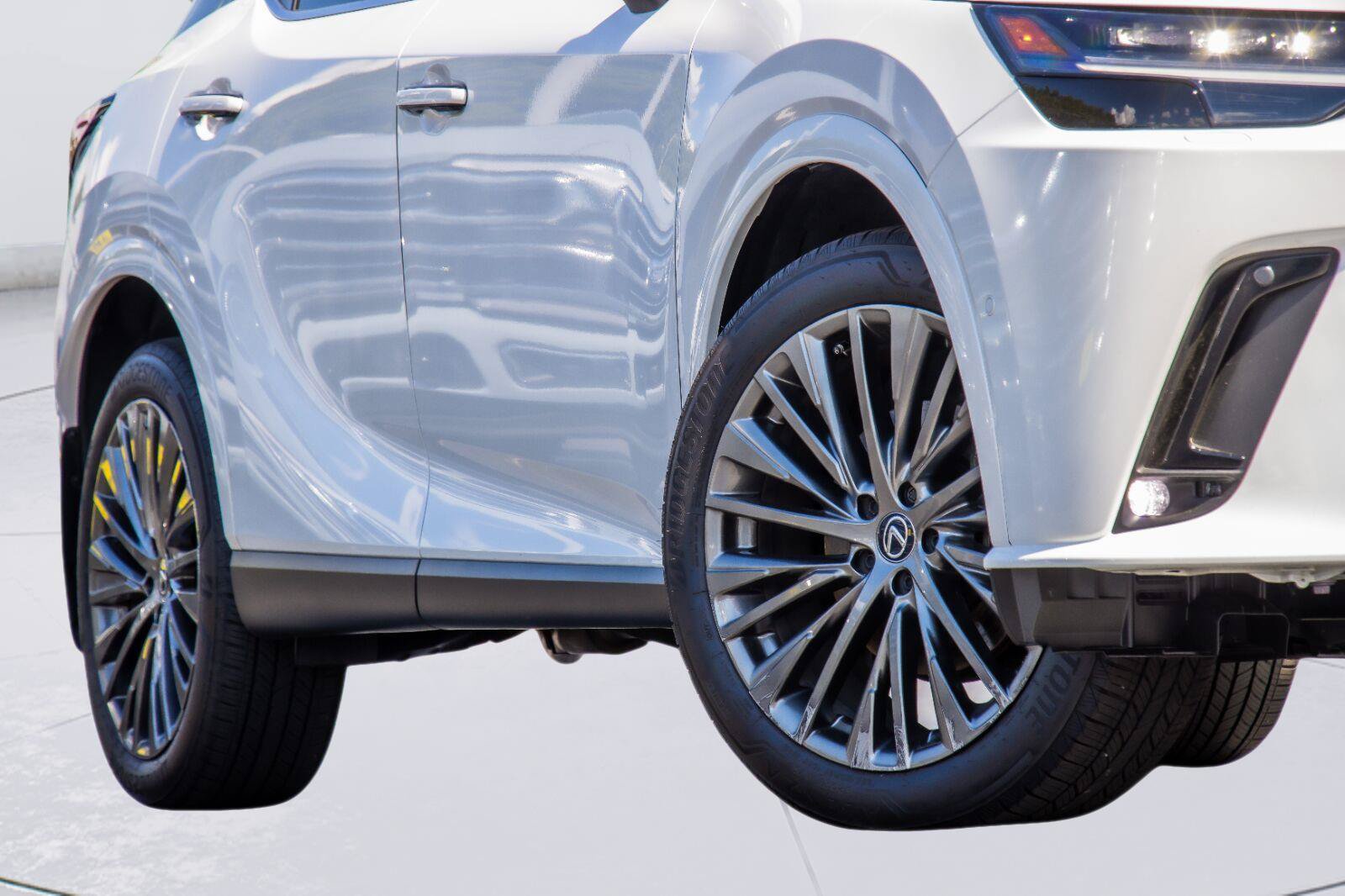 Used 2025 Lexus RX 350 FWD w/ Convenience Package image 5