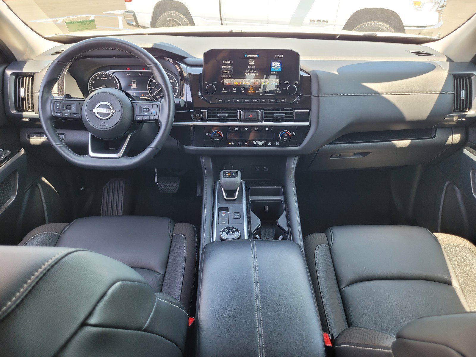 Used 2025 Nissan Pathfinder SL AWD/4WD image 17