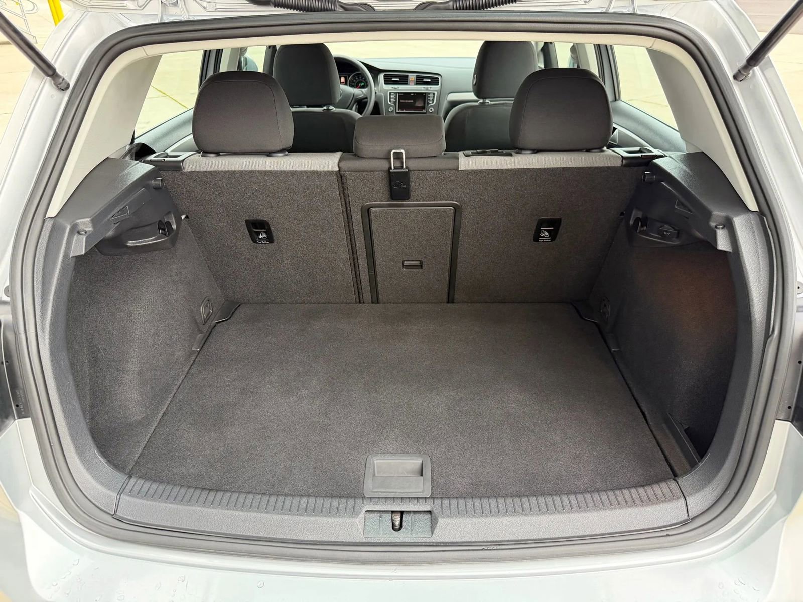 Used 2016 Volkswagen e-Golf SE image 16