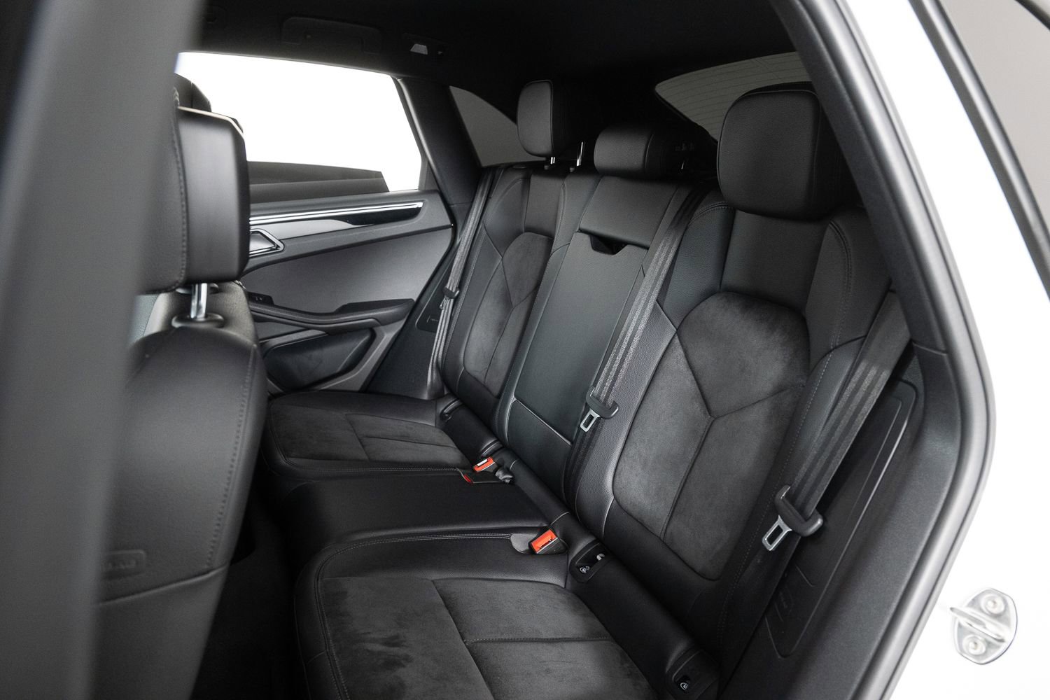 Used 2018 Porsche Macan image 17