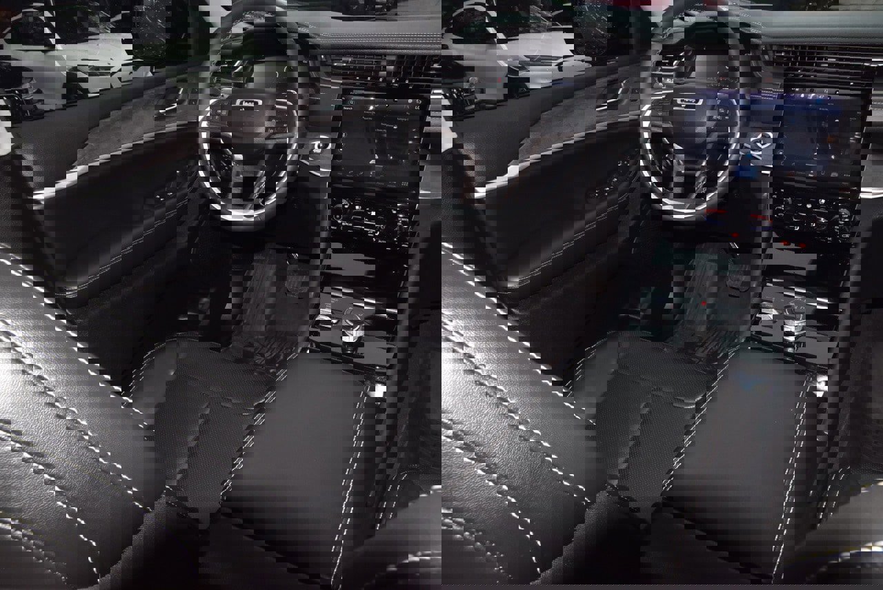 Used 2023 Jeep Grand Cherokee Limited w/ Luxury Tech Group II image 15