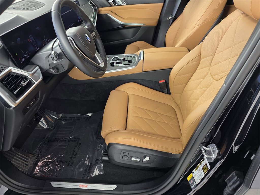 Used 2025 BMW X5 xDrive50e w/ Parking Assistance Package image 9
