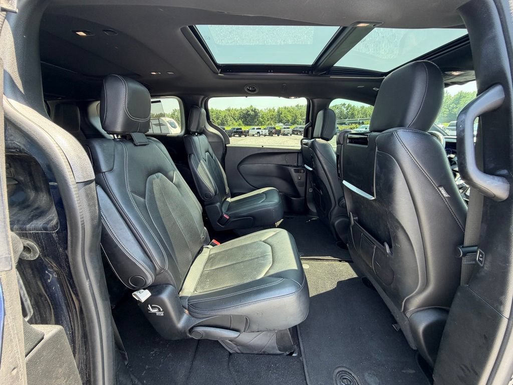 Used 2018 Chrysler Pacifica Touring-L Plus w/ Advanced Safetytec Group FWD image 12