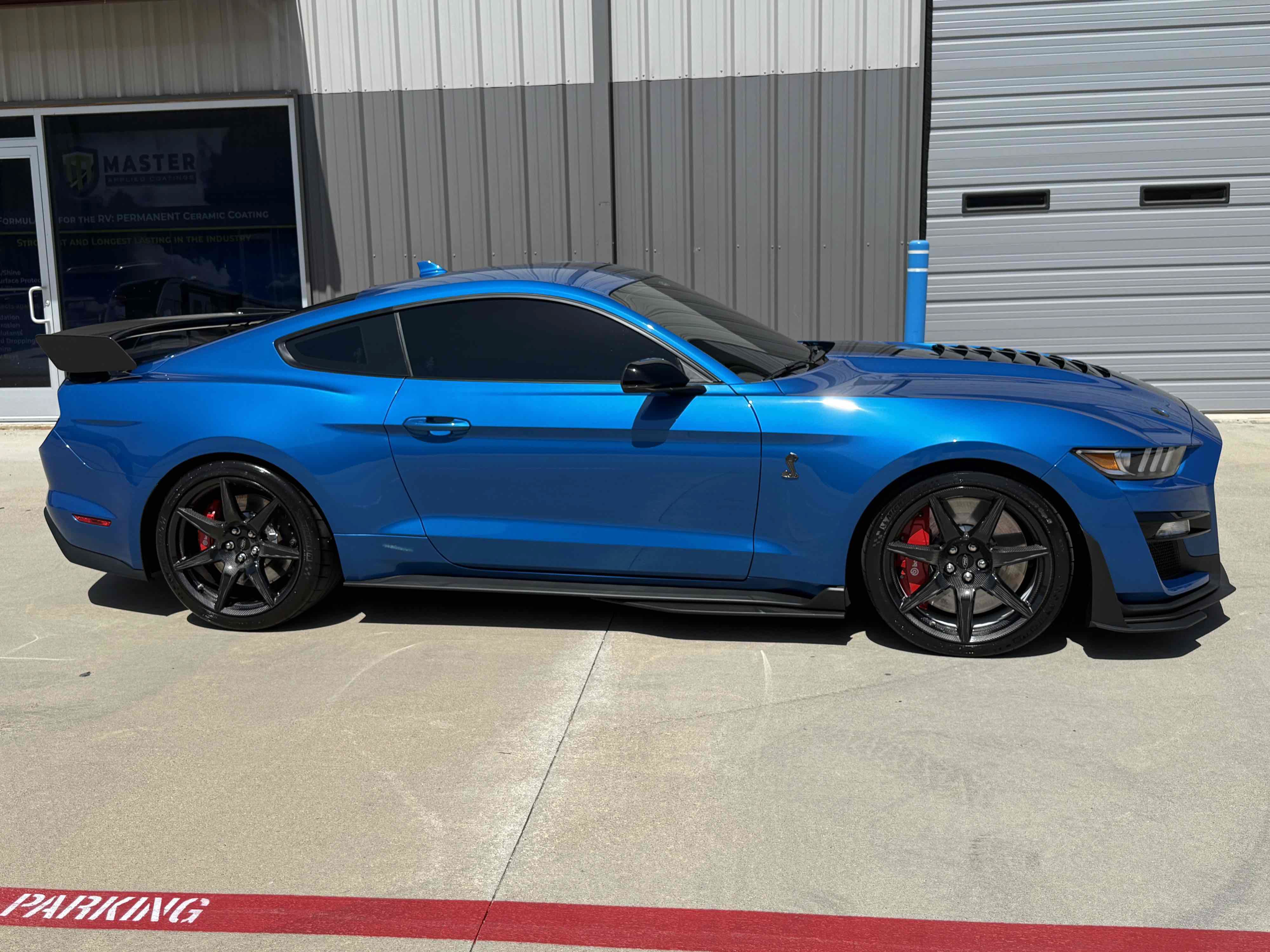 Used 2021 Ford Mustang Shelby GT500 w/ Carbon Fiber Track Pack RWD image 39