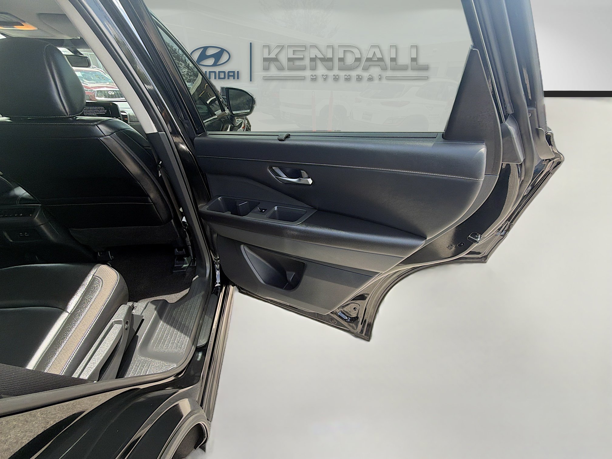 Used 2024 Nissan Pathfinder SL w/ Black Appearance Package FWD image 28