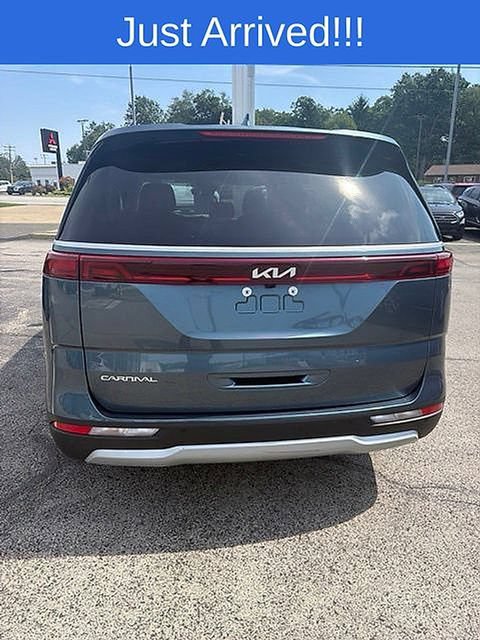 Used 2024 Kia Carnival EX FWD image 6