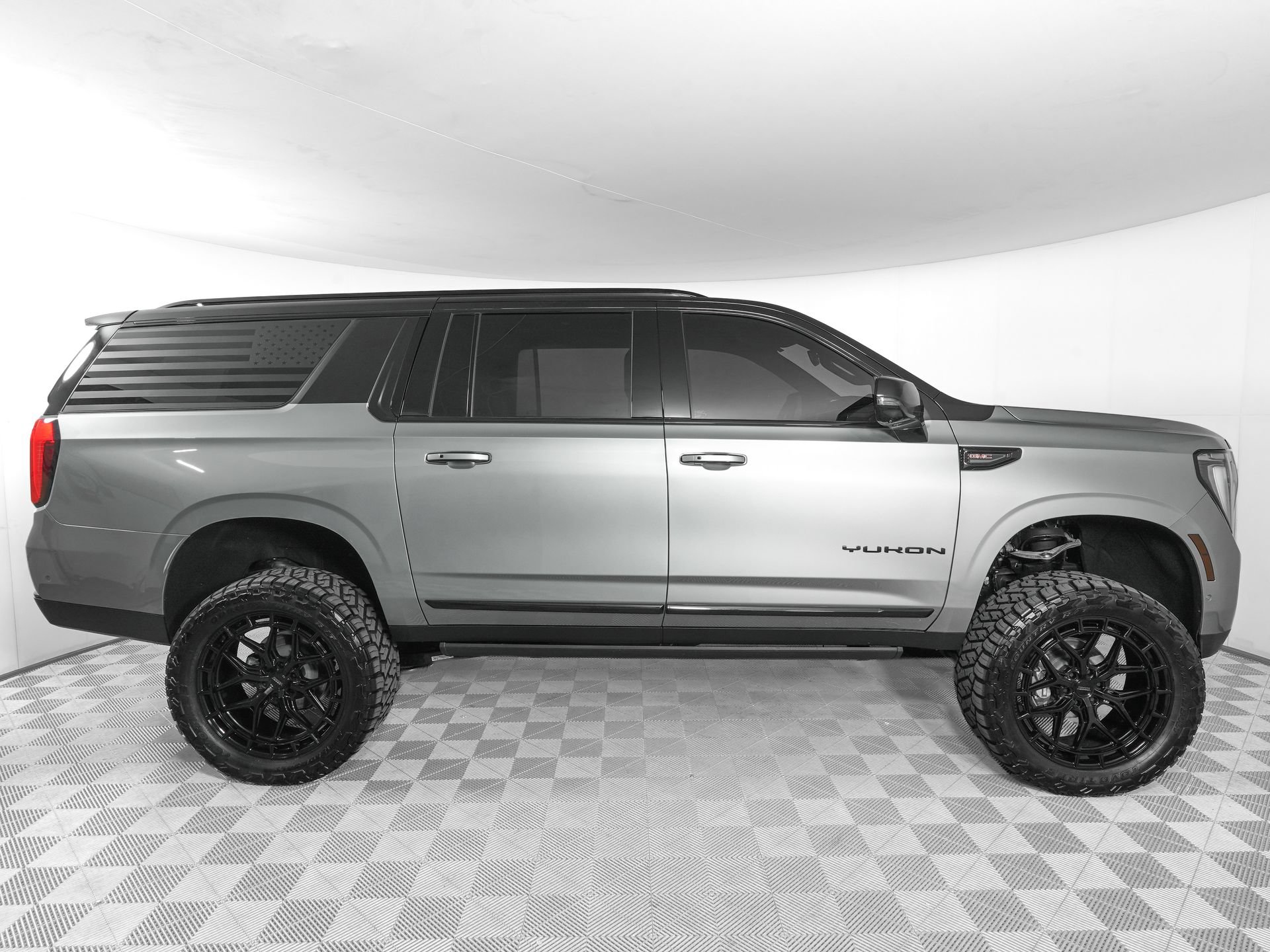 Used 2025 GMC Yukon XL Elevation w/ LPO, Floor Liner Package AWD/4WD image 5