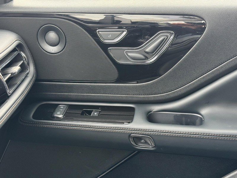 New 2025 Lincoln Aviator AWD w/ Jet Appearance Package image 16