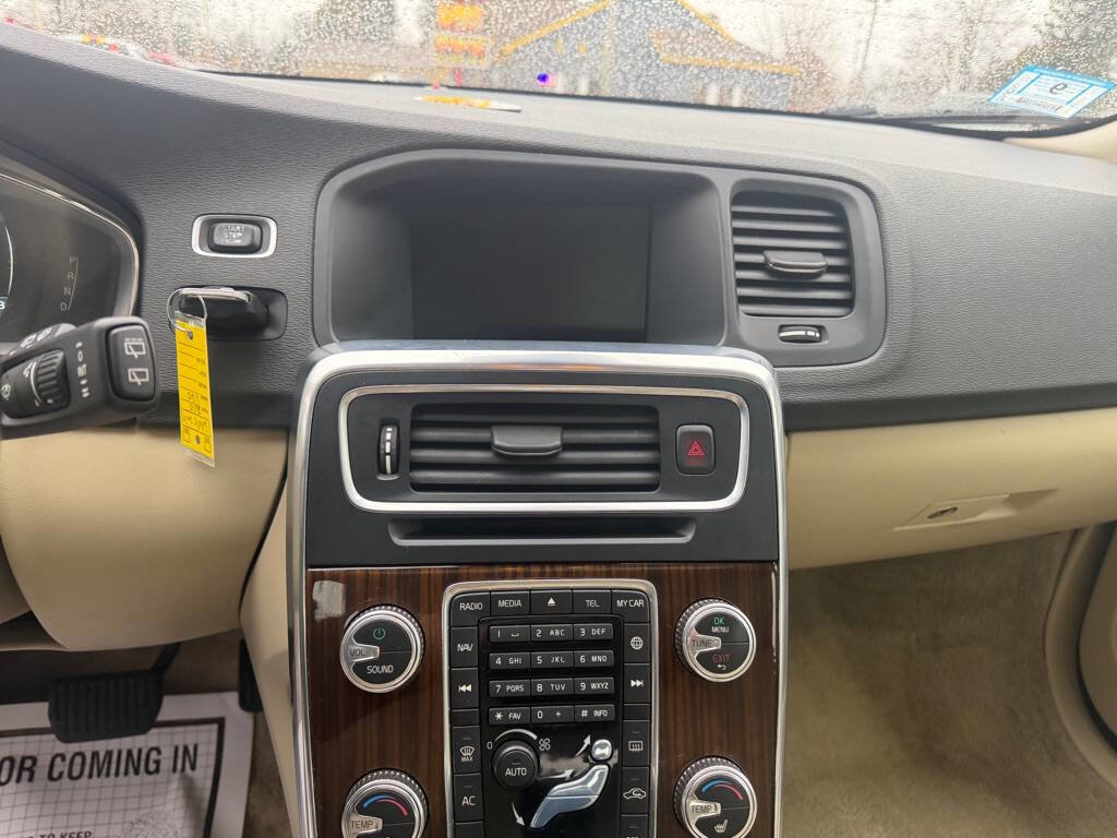 Used 2015 Volvo V60 T5 Premier w/ Convenience Package image 14