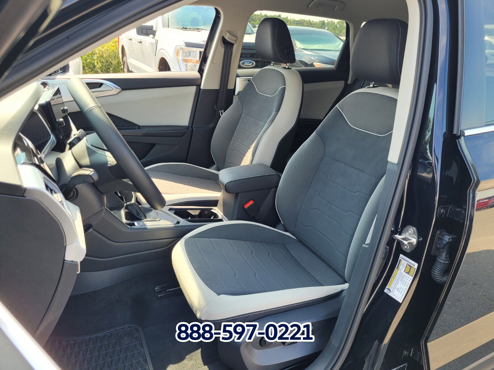 New 2025 Volkswagen Taos SE image 6