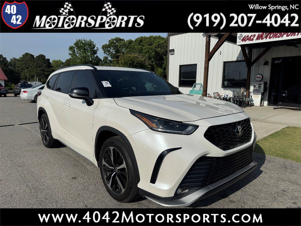 Used 2021 Toyota Highlander XSE FWD image 1
