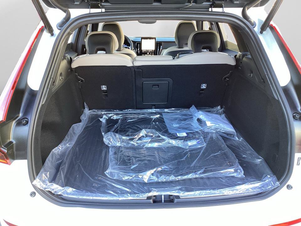 New 2027 Volvo XC60 B5 Plus AWD/4WD image 15