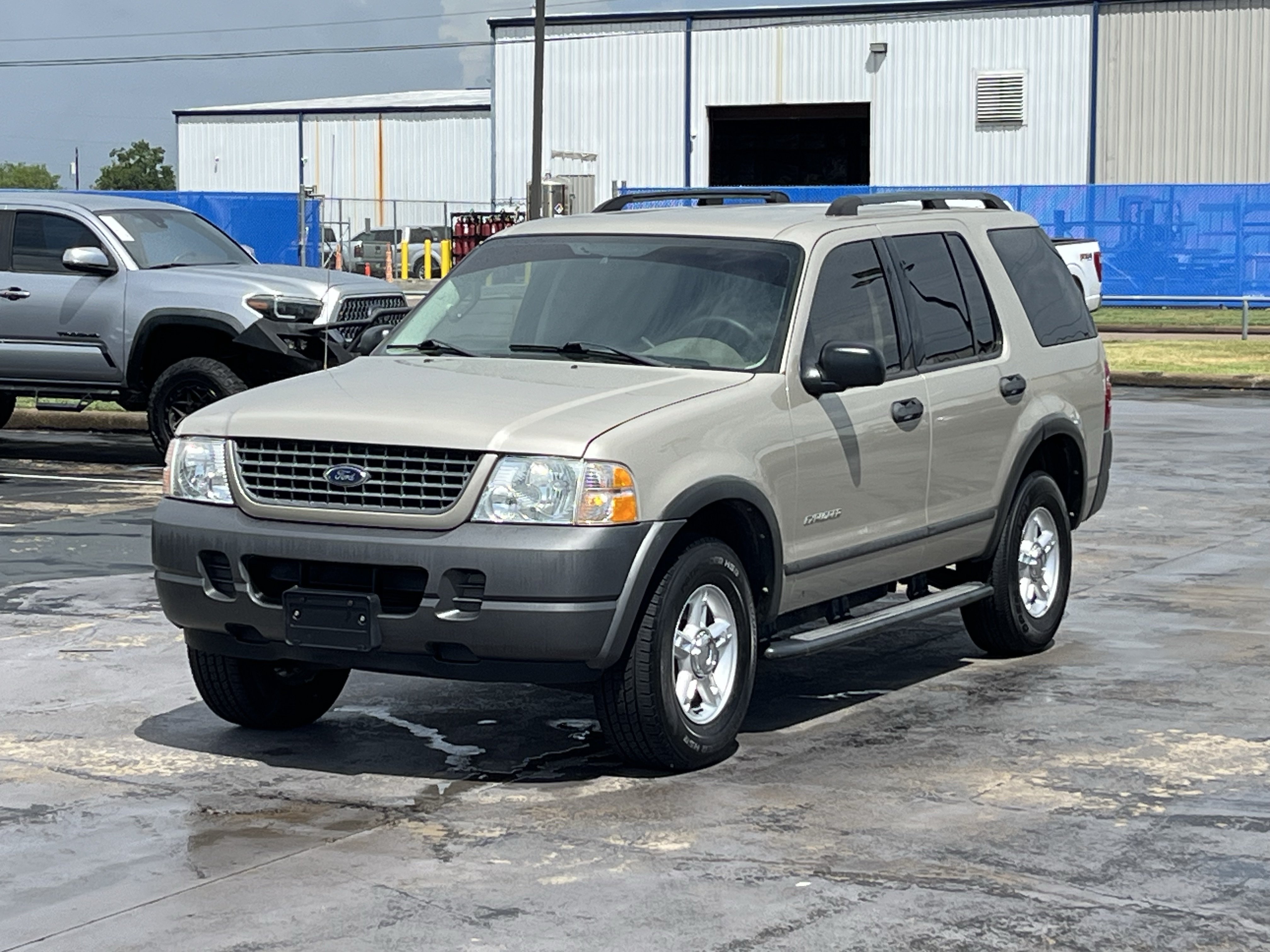 Used 2004 Ford Explorer XLS RWD image 3