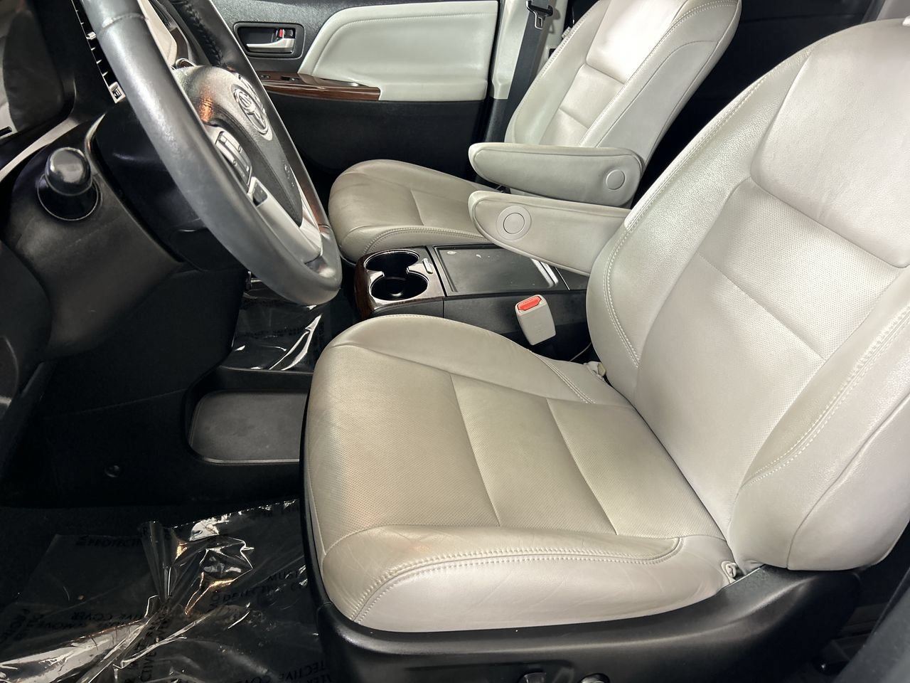 Used 2020 Toyota Sienna Limited Premium w/ Carpet Mat Package FWD image 21