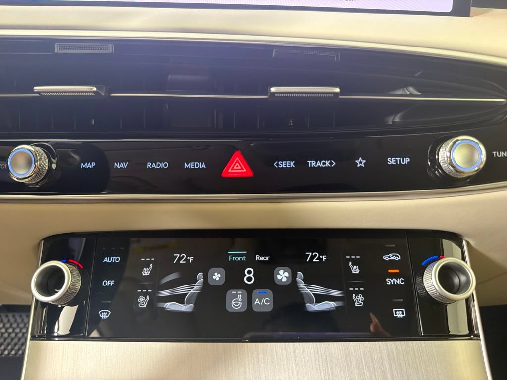 New 2027 Genesis GV70 2.5T Advanced AWD/4WD image 17
