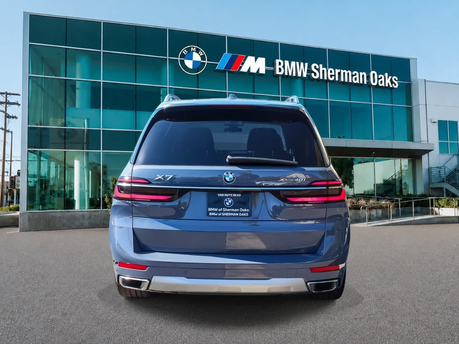 Used 2024 BMW X7 xDrive40i w/ Premium Package AWD/4WD image 5