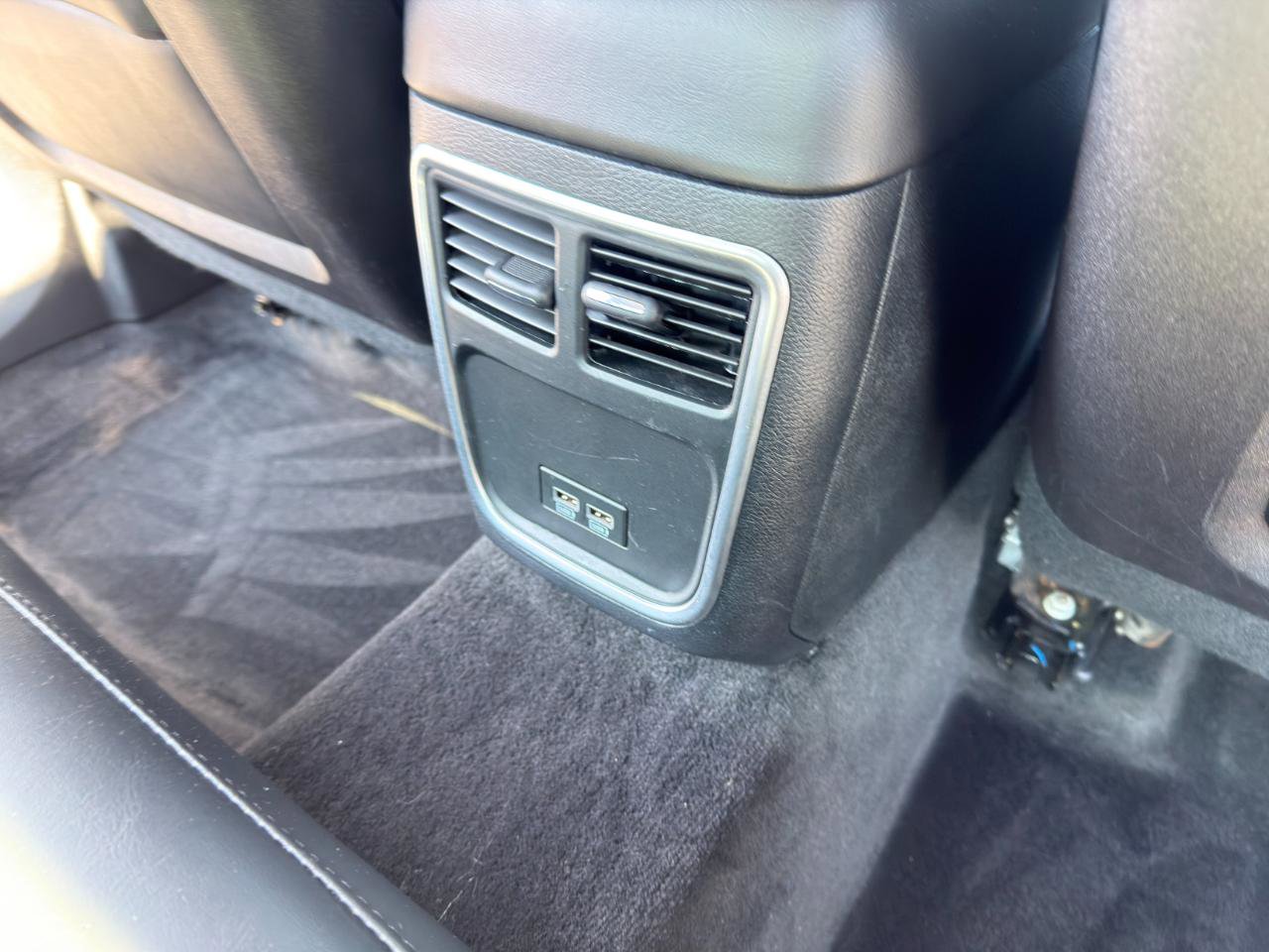 Used 2015 Chrysler 300 Limited w/ Driver Convenience Group image 33