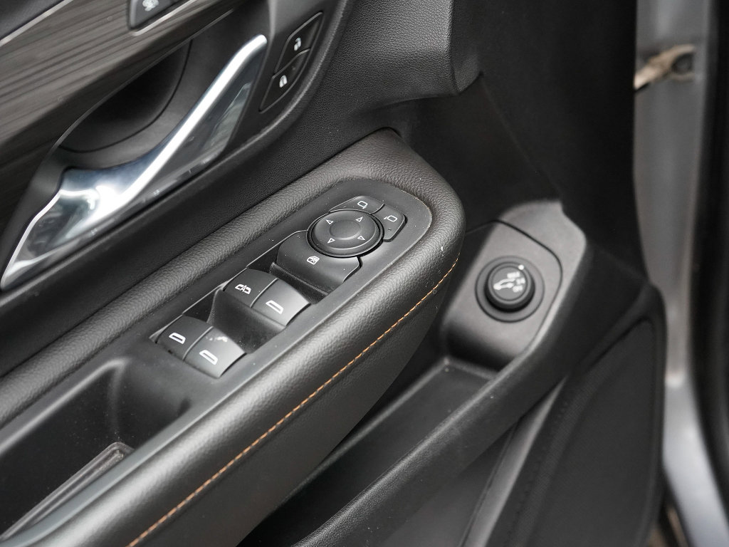 Used 2020 GMC Terrain SLT w/ Preferred Package image 16