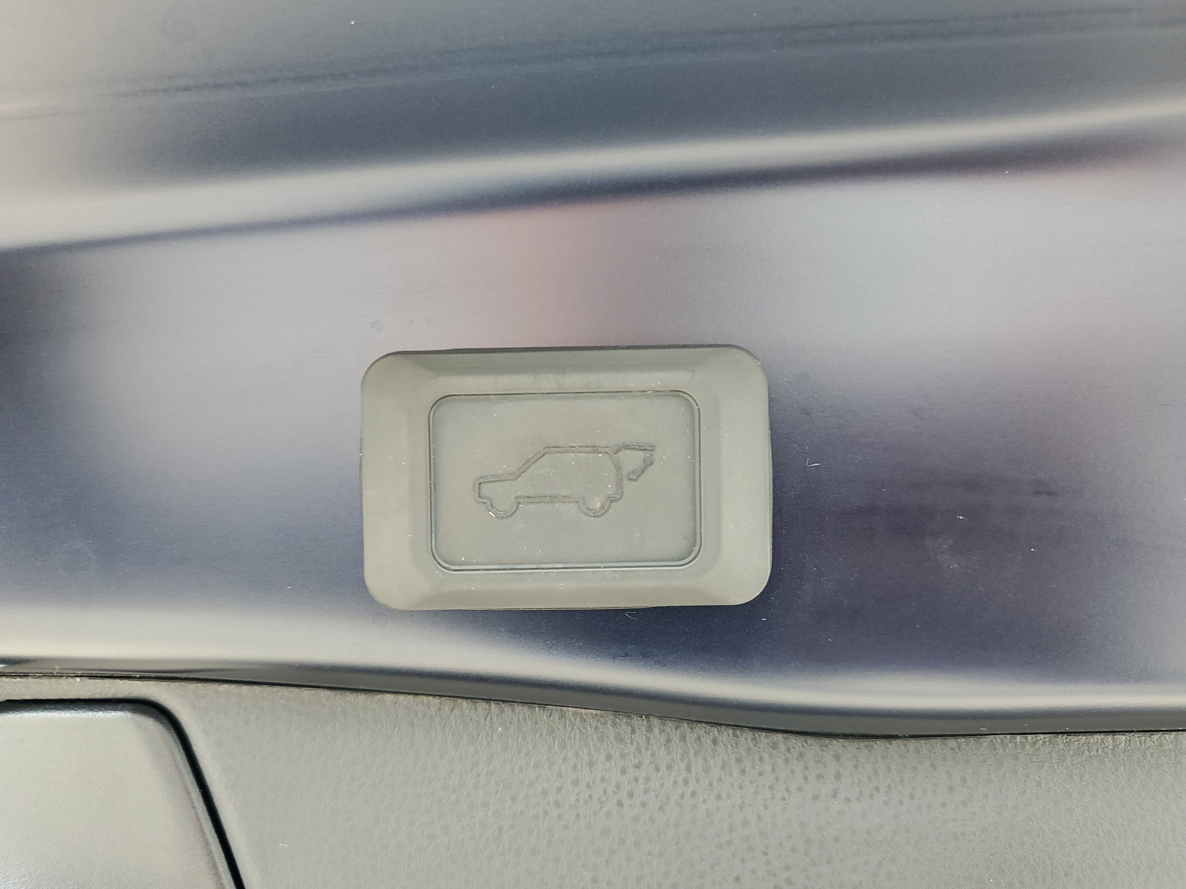 Used 2025 Toyota RAV4 XLE Premium image 18