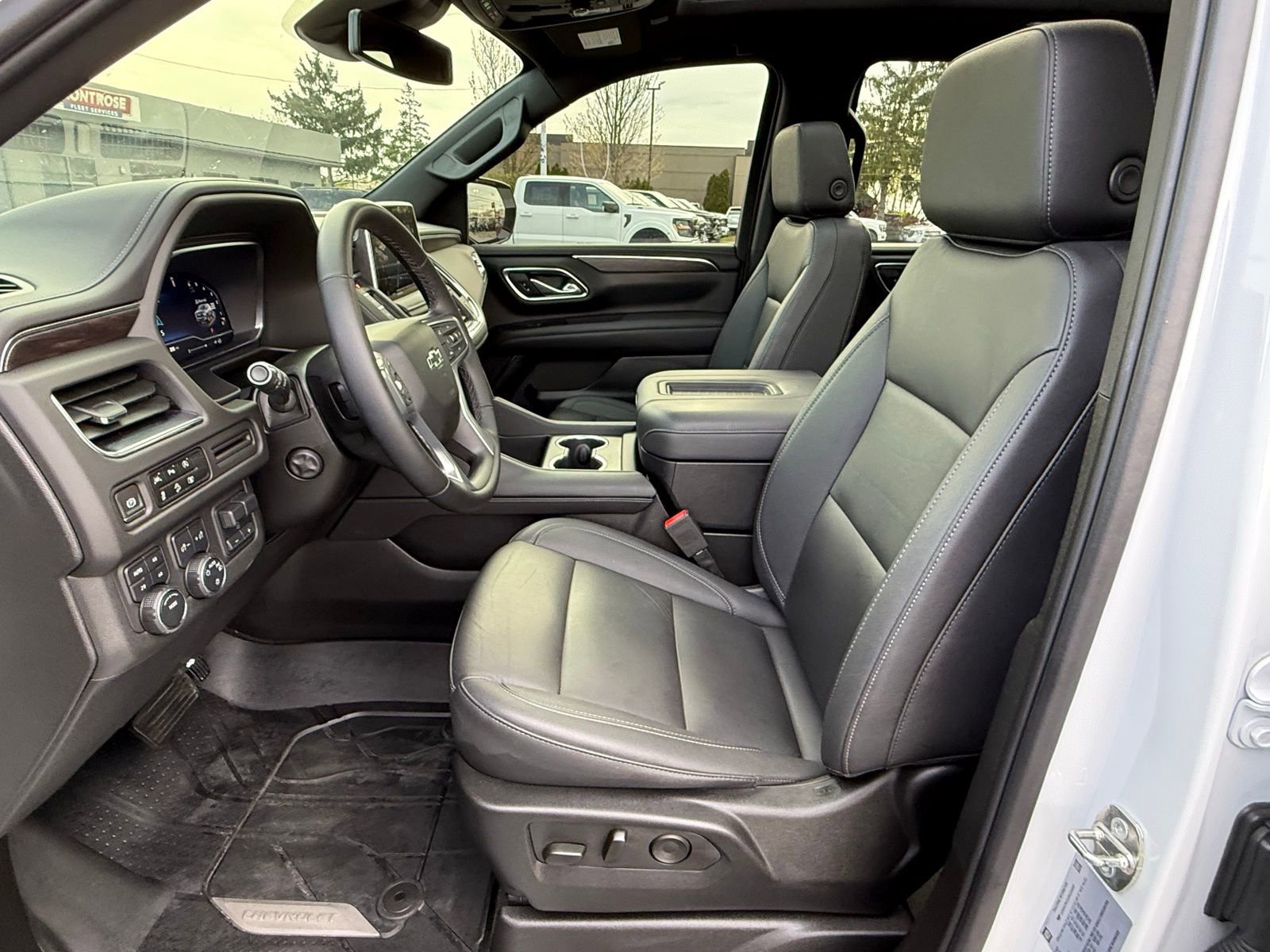 Used 2024 Chevrolet Tahoe Z71 w/ Luxury Package AWD/4WD image 12