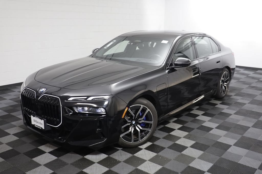 Used 2026 BMW 750e xDrive w/ Premium Package AWD/4WD image 2