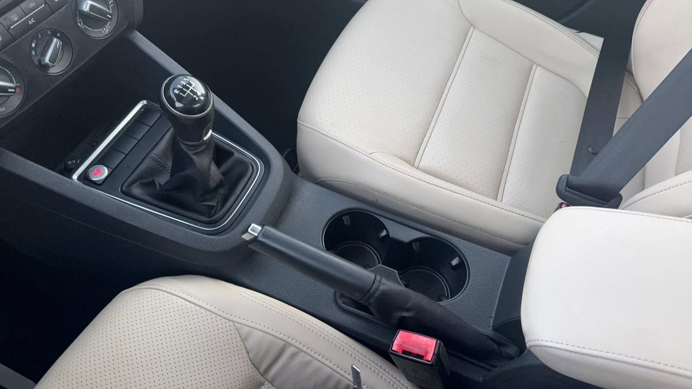 Used 2017 Volkswagen Jetta SE image 15