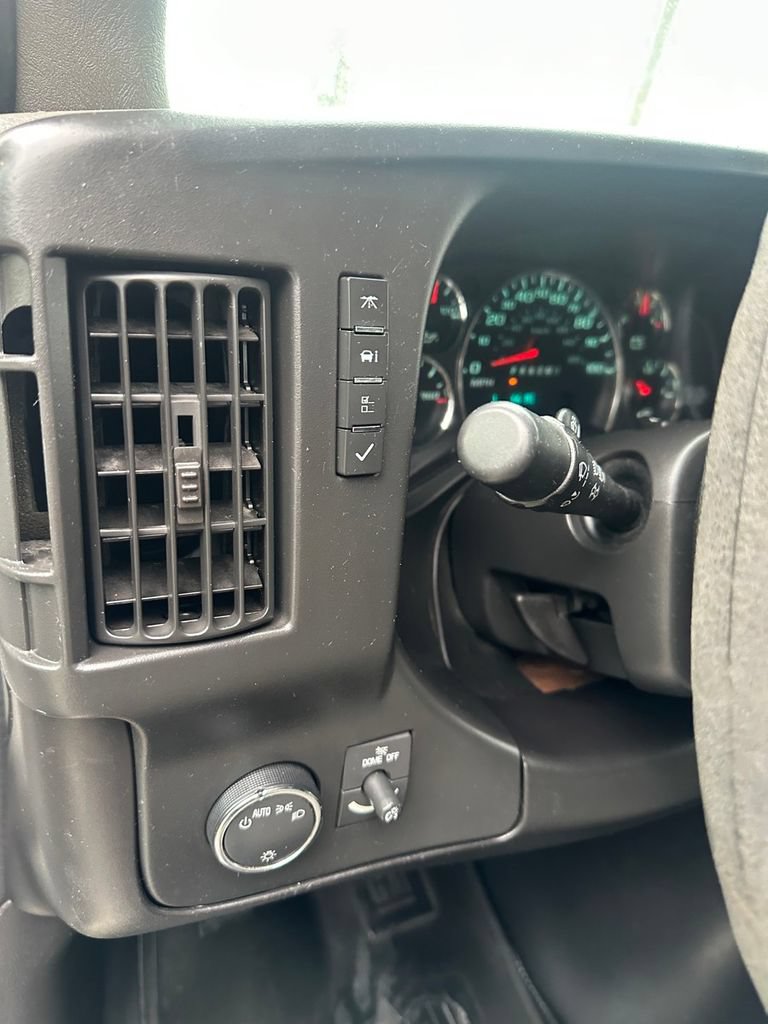 Used 2011 Chevrolet Express 4500 w/ Ambulance Package RWD image 13