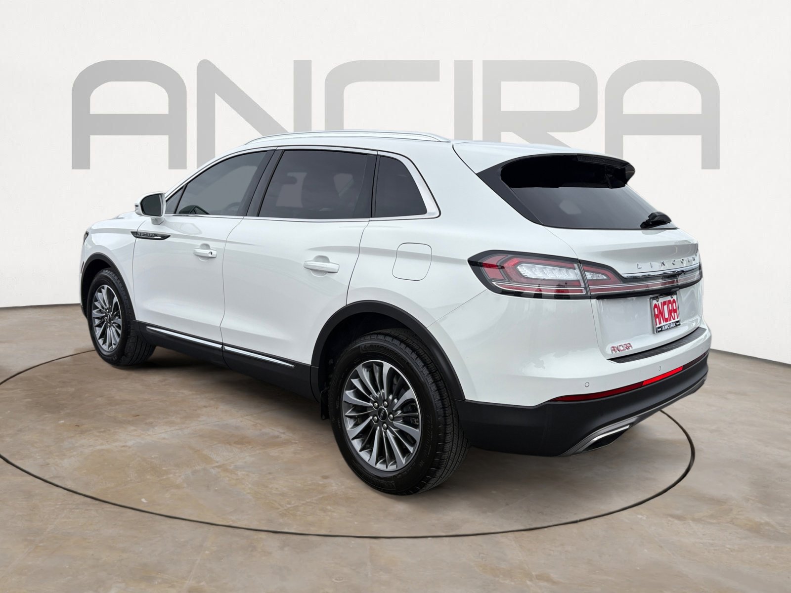 Used 2023 Lincoln Nautilus AWD w/ Premium Package image 9
