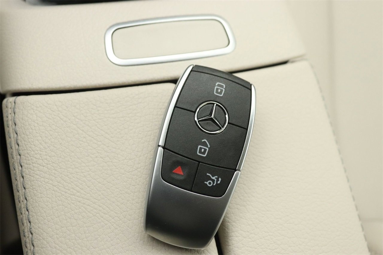 New 2025 Mercedes-Benz GLB 250 image 14