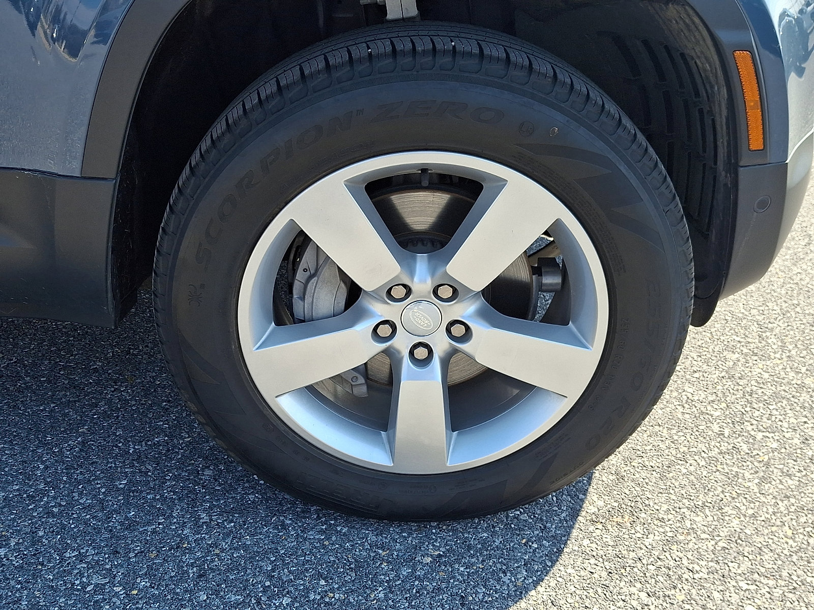 Used 2023 Land Rover Defender 110 SE image 8