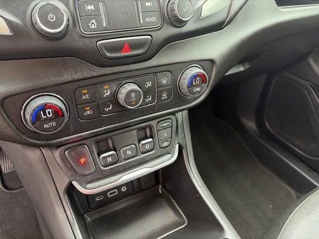 Used 2020 GMC Terrain SLT AWD/4WD image 24