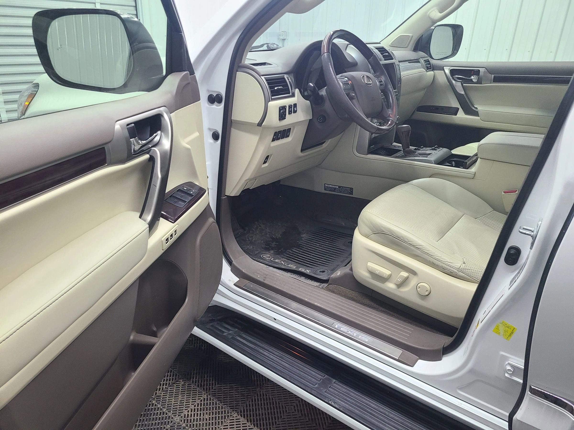 Used 2014 Lexus GX 460 Luxury image 20