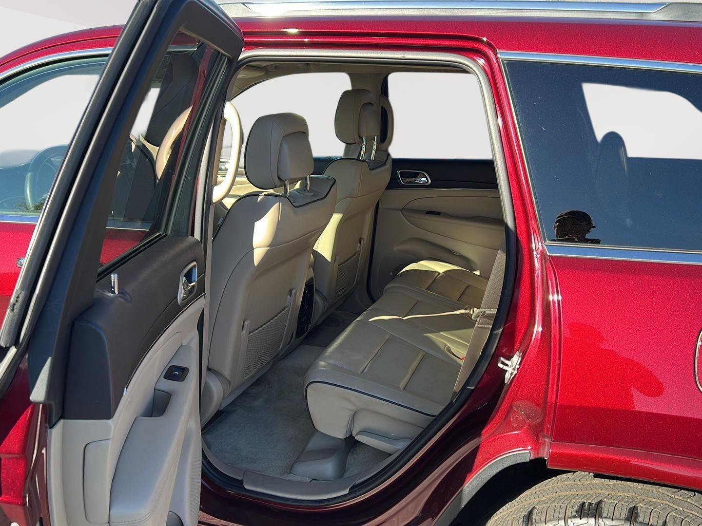 Used 2018 Jeep Grand Cherokee Overland image 15