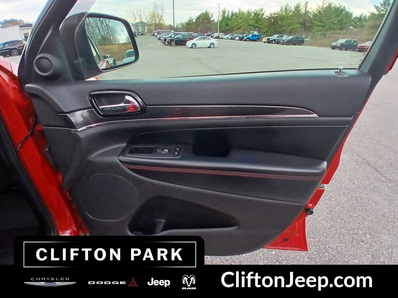 Used 2019 Jeep Grand Cherokee Trailhawk w/ Trailhawk Luxury Group AWD/4WD image 22
