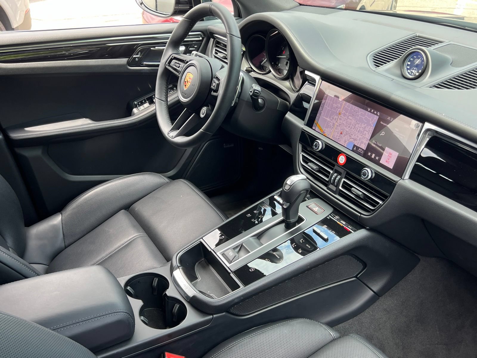 Certified 2026 Porsche Macan AWD/4WD image 15