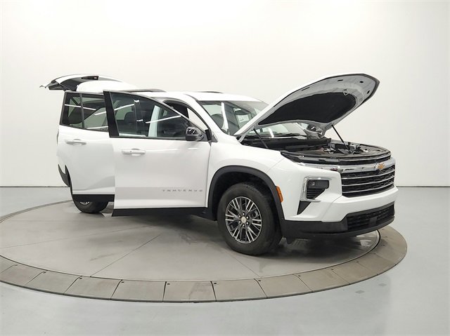 Used 2025 Chevrolet Traverse LT w/ LPO, Floor Liner Package image 9