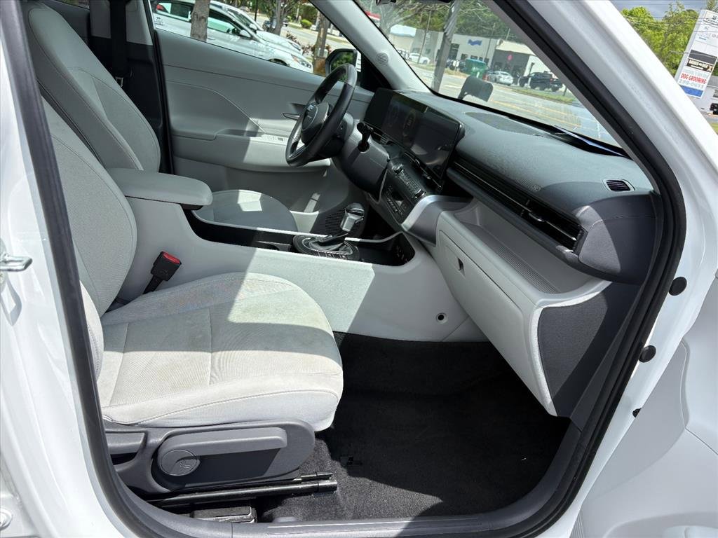 Certified 2024 Hyundai Kona SEL AWD/4WD image 15