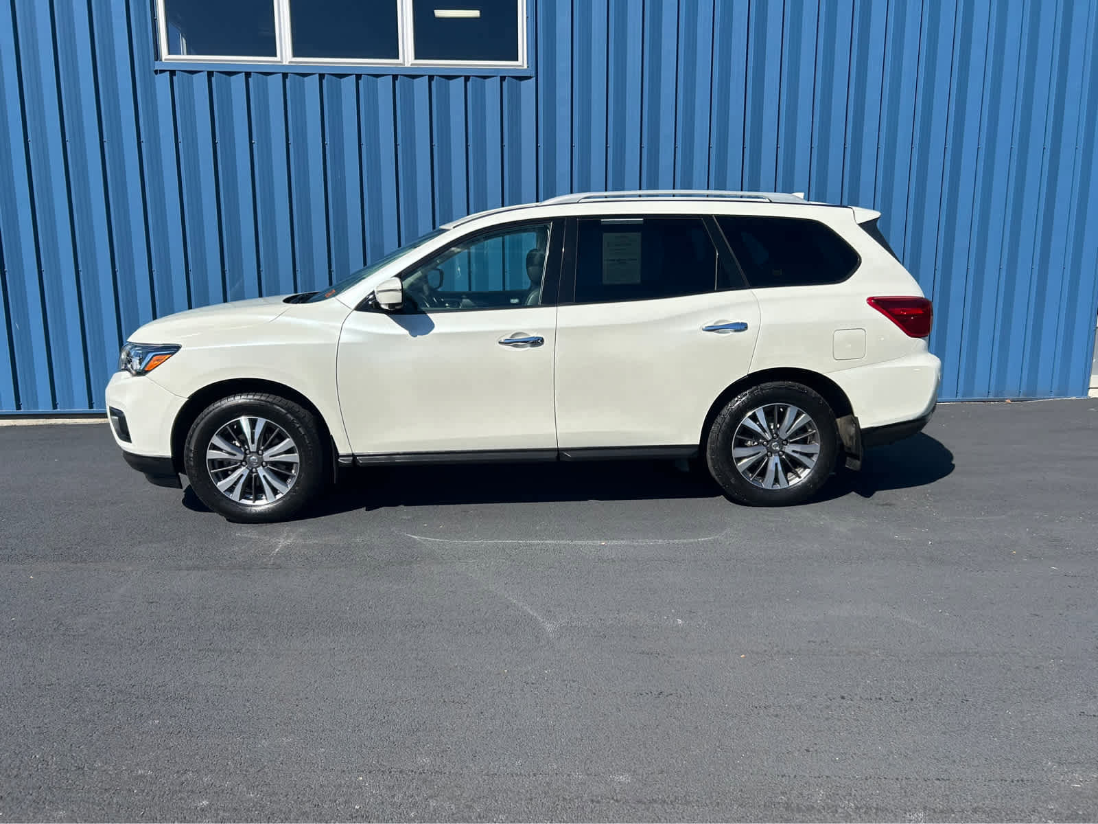 Used 2019 Nissan Pathfinder SL image 17
