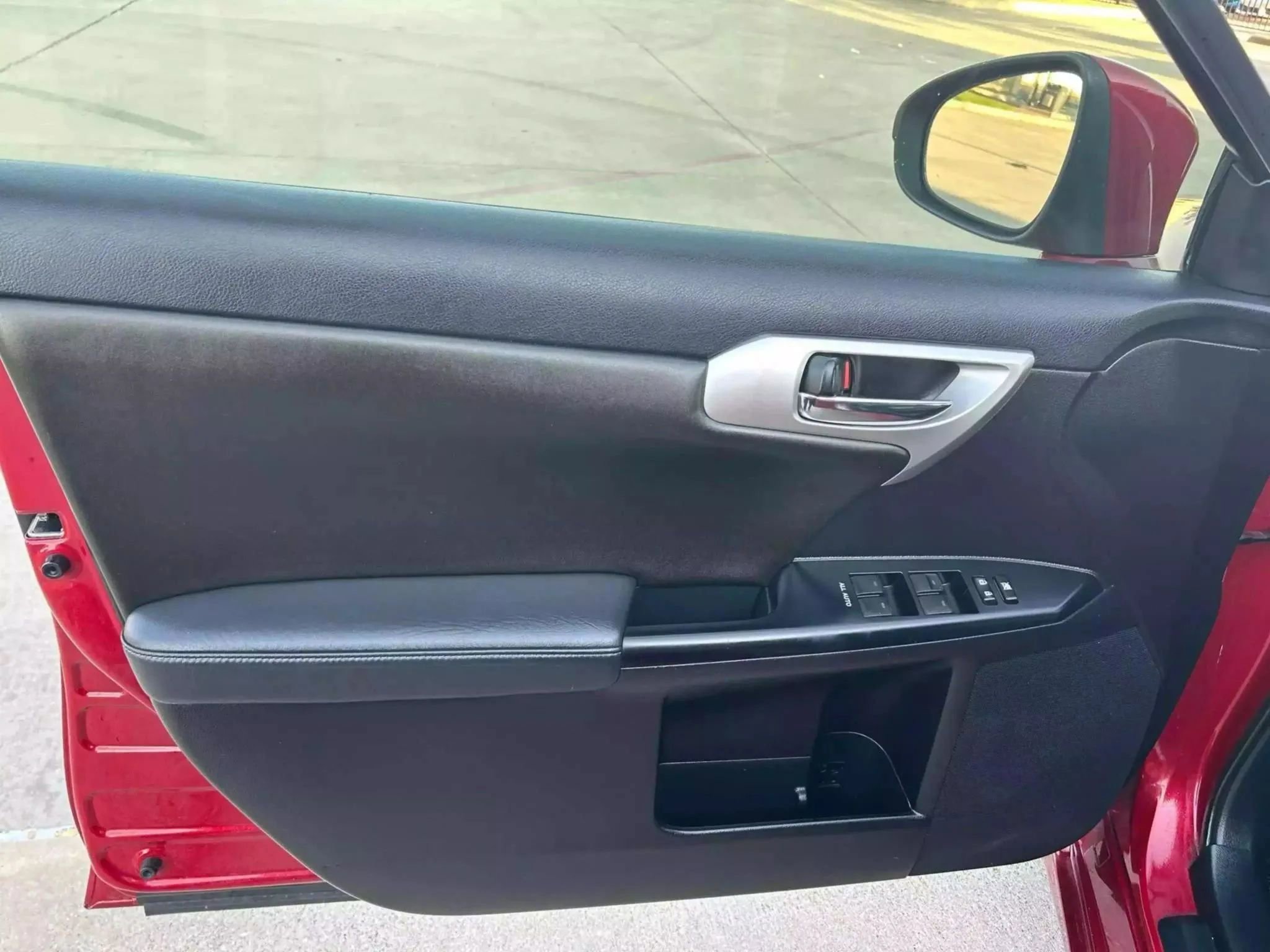 Used 2011 Lexus CT 200h Premium image 17