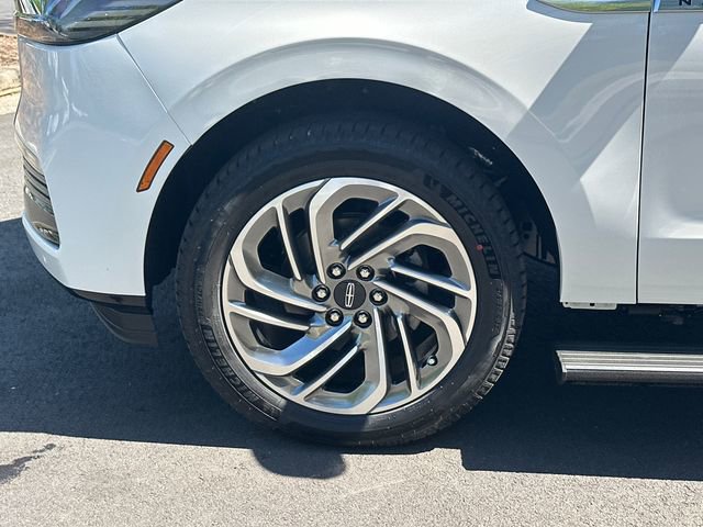New 2026 Lincoln Navigator L Reserve AWD/4WD image 14
