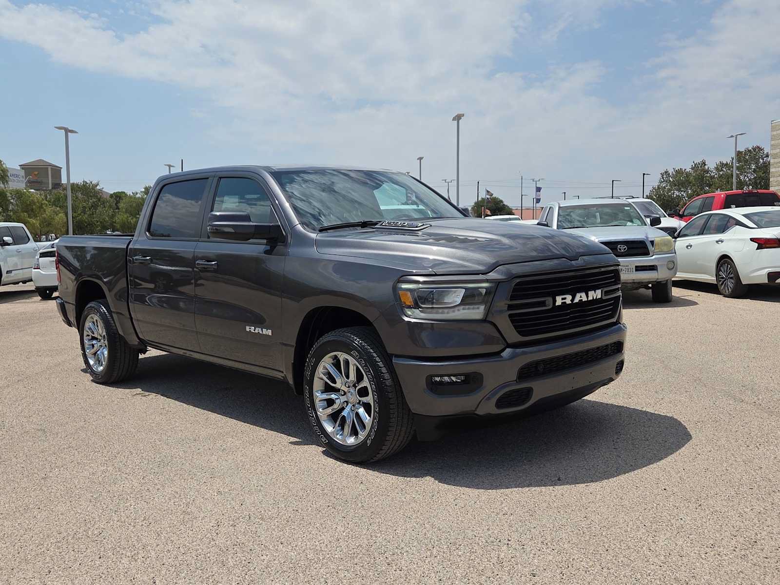 Used 2023 RAM 1500 Laramie AWD/4WD image 2